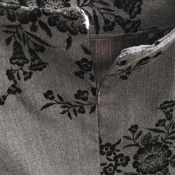 I.L.U. VINTAGE Dark Gray/Black Velvet Embroidery Floral Design Mini Skirt - 7 - Picture 9 of 14